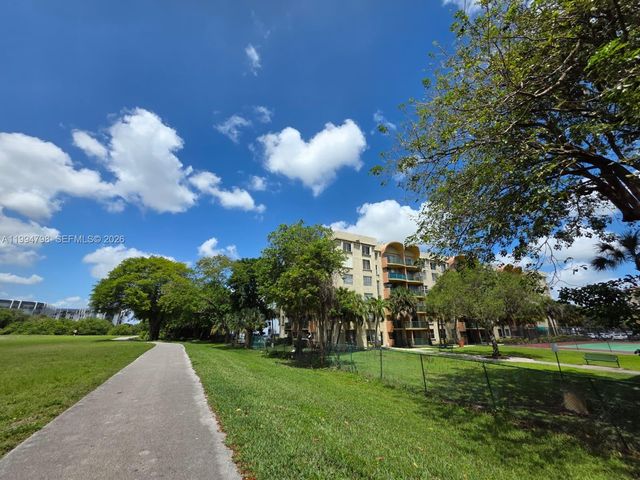 9360 Fontainebleau Blvd 503, Miami, FL 33172