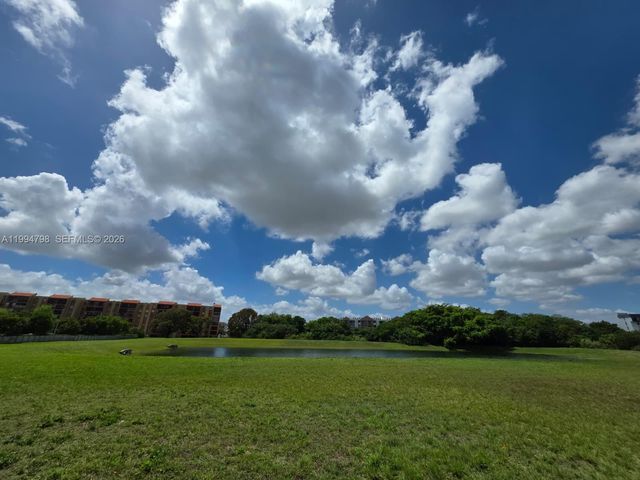 9360 Fontainebleau Blvd 503, Miami, FL 33172