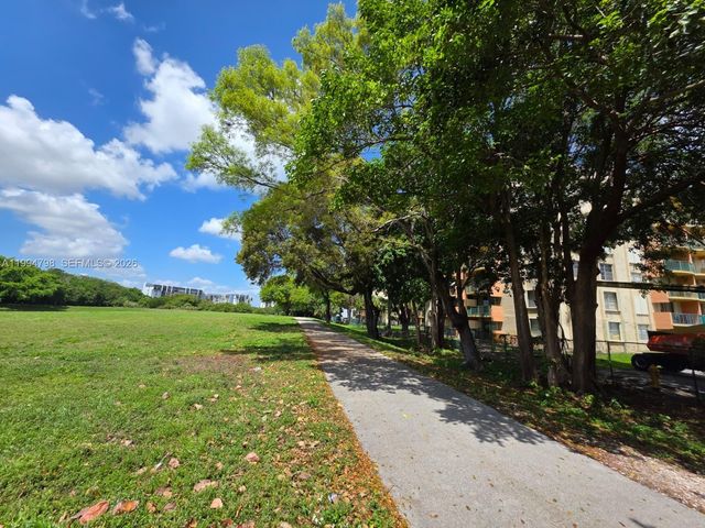 9360 Fontainebleau Blvd 503, Miami, FL 33172