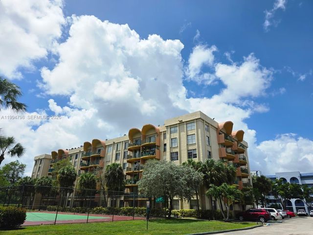 9360 Fontainebleau Blvd 503, Miami, FL 33172