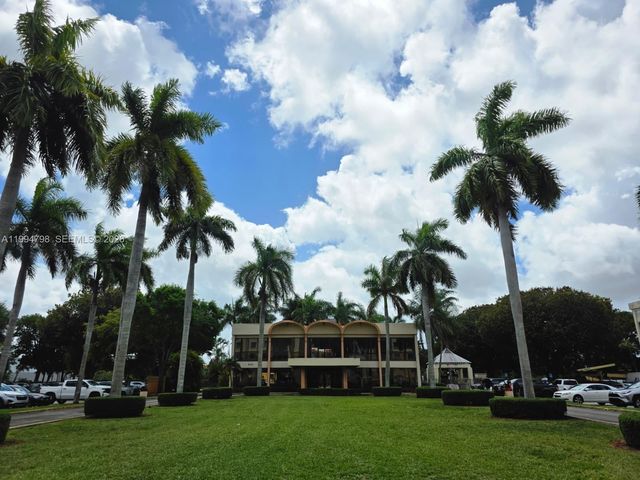 9360 Fontainebleau Blvd 503, Miami, FL 33172