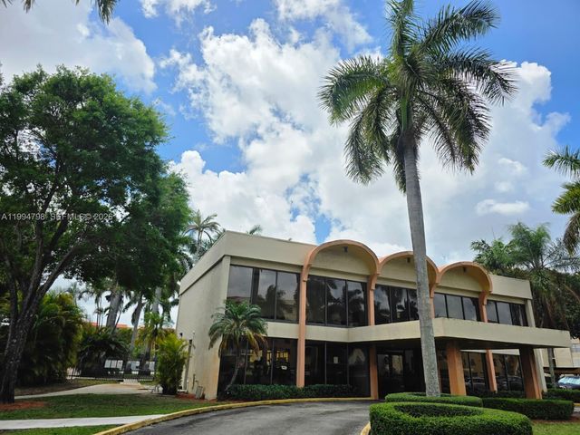 9360 Fontainebleau Blvd 503, Miami, FL 33172