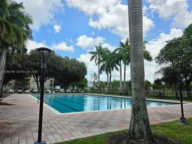 9360 Fontainebleau Blvd 503, Miami, FL 33172