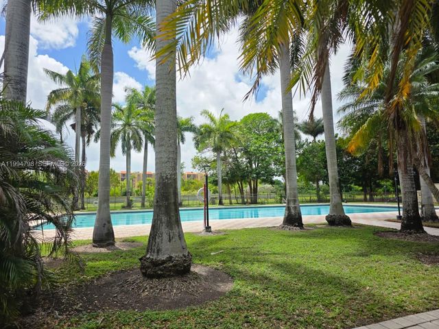 9360 Fontainebleau Blvd 503, Miami, FL 33172