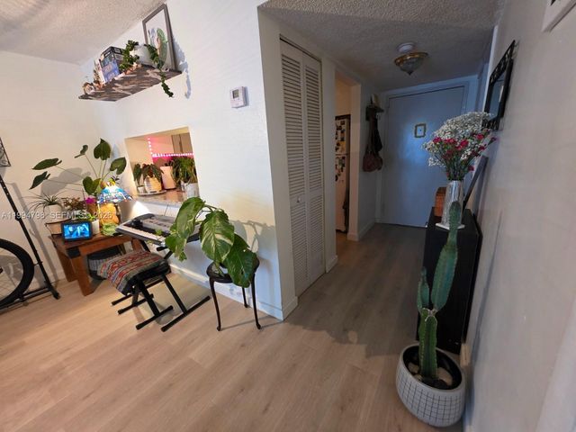 9360 Fontainebleau Blvd 503, Miami, FL 33172