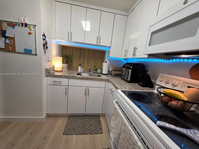 9360 Fontainebleau Blvd 503, Miami, FL 33172