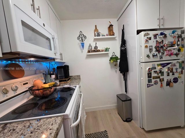 9360 Fontainebleau Blvd 503, Miami, FL 33172