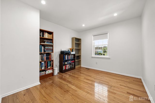 5 Hawthorn Drive, Edison, NJ 08820