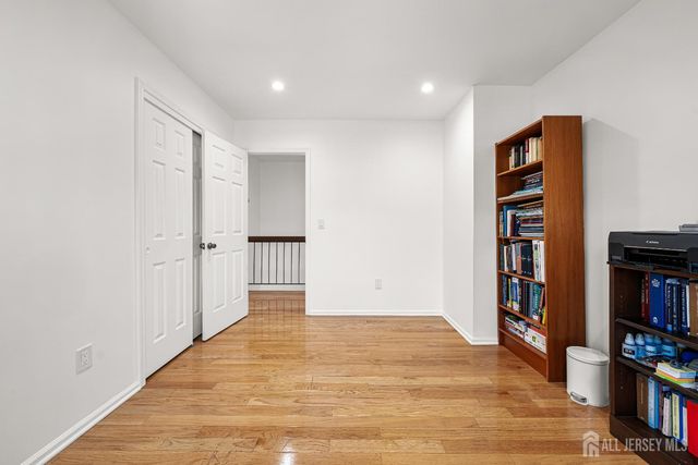 5 Hawthorn Drive, Edison, NJ 08820