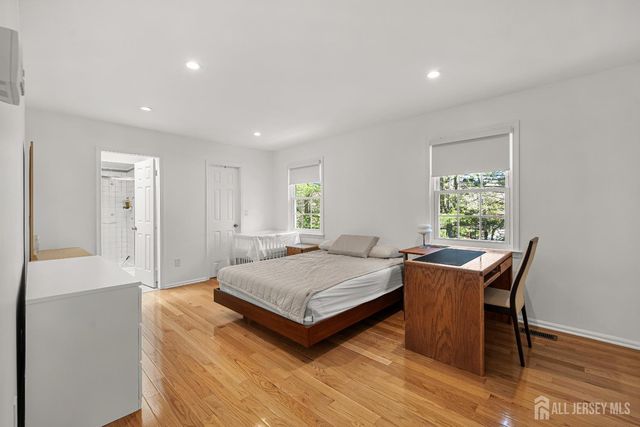 5 Hawthorn Drive, Edison, NJ 08820