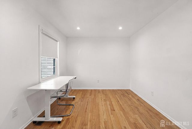 5 Hawthorn Drive, Edison, NJ 08820