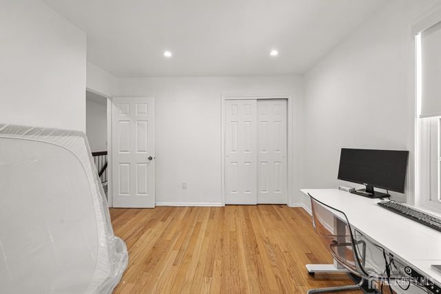 5 Hawthorn Drive, Edison, NJ 08820