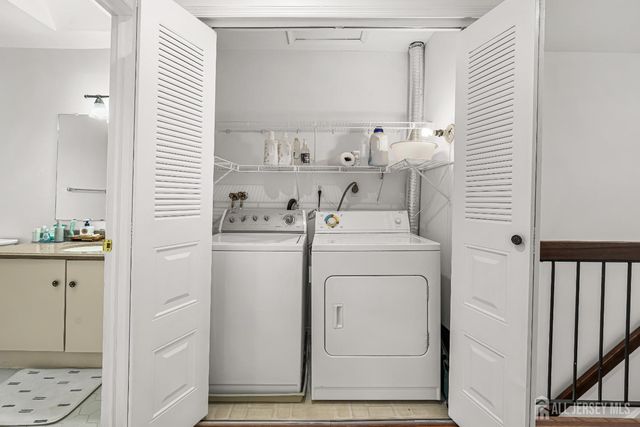 5 Hawthorn Drive, Edison, NJ 08820