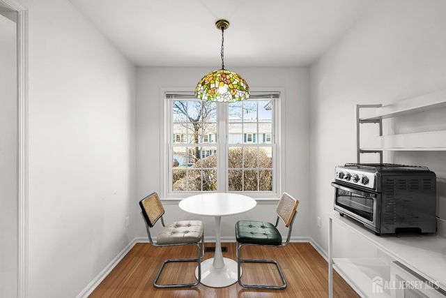 5 Hawthorn Drive, Edison, NJ 08820