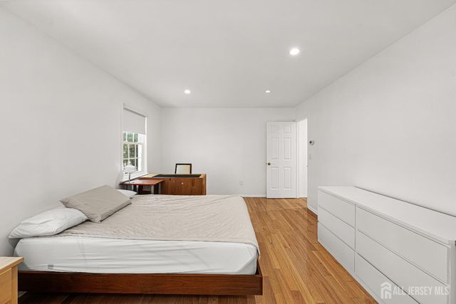 5 Hawthorn Drive, Edison, NJ 08820