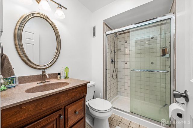 5 Hawthorn Drive, Edison, NJ 08820