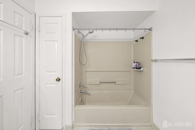 5 Hawthorn Drive, Edison, NJ 08820