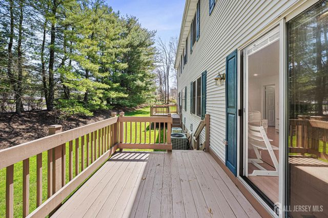 5 Hawthorn Drive, Edison, NJ 08820