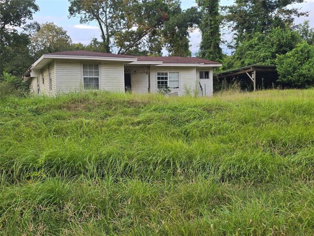 300 Fm 1632, Doucette, TX 75979