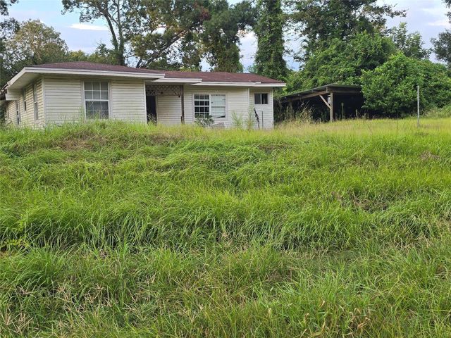 300 Fm 1632, Doucette, TX 75979