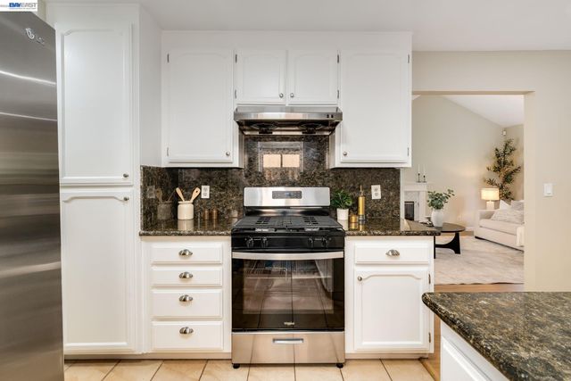 21297 Justco Ln, Castro Valley, CA 94552