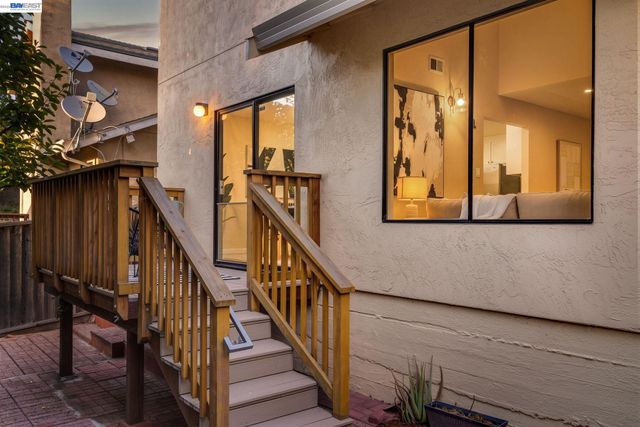 21297 Justco Ln, Castro Valley, CA 94552