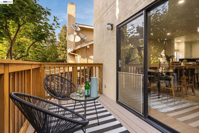 21297 Justco Ln, Castro Valley, CA 94552