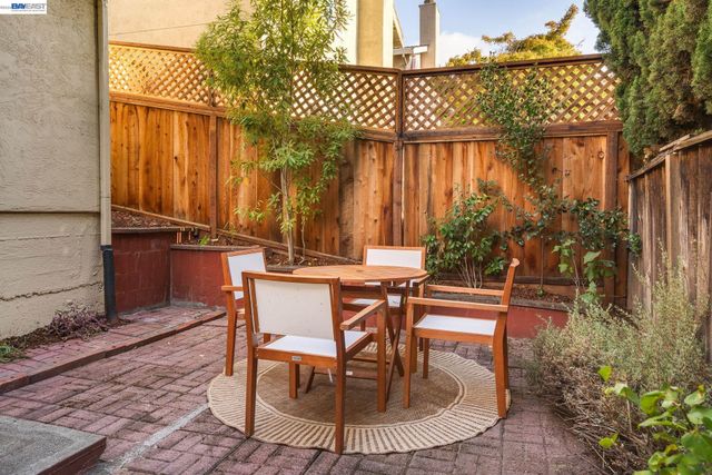 21297 Justco Ln, Castro Valley, CA 94552