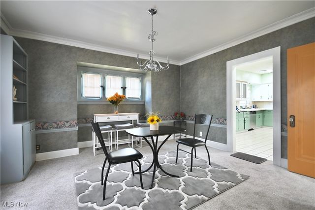 30 Pinehurst Avenue, Youngstown, OH 44512