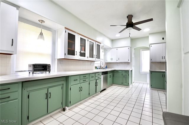 30 Pinehurst Avenue, Youngstown, OH 44512