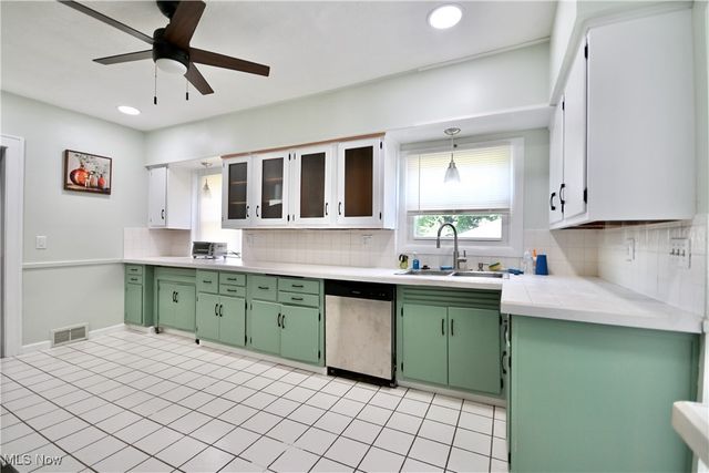 30 Pinehurst Avenue, Youngstown, OH 44512