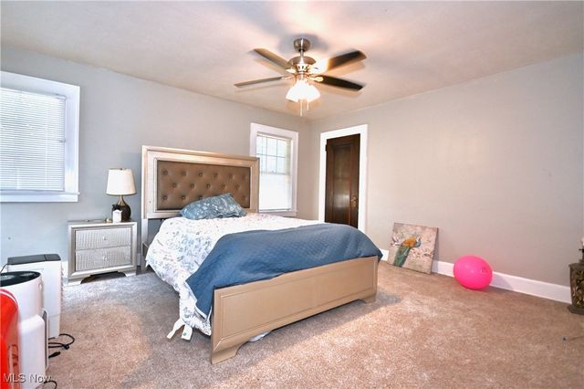 30 Pinehurst Avenue, Youngstown, OH 44512