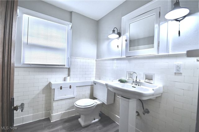 30 Pinehurst Avenue, Youngstown, OH 44512