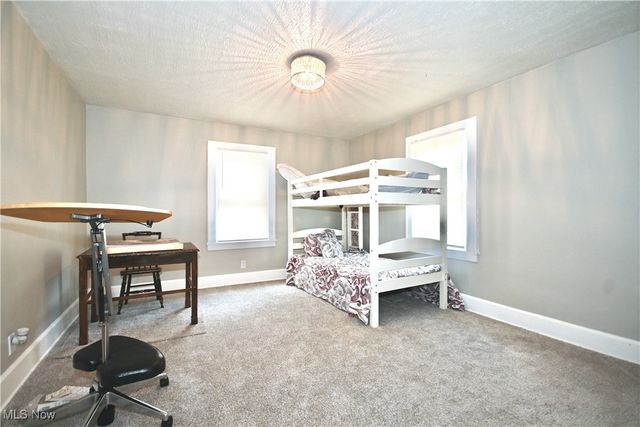 30 Pinehurst Avenue, Youngstown, OH 44512