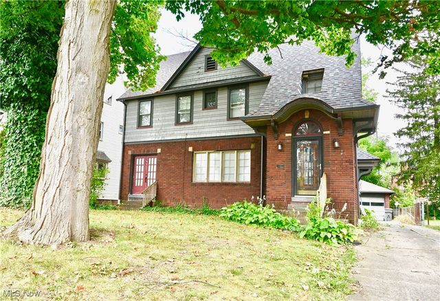 30 Pinehurst Avenue, Youngstown, OH 44512