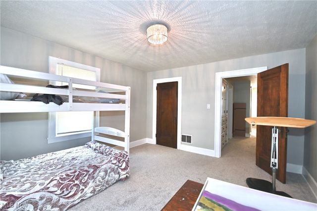 30 Pinehurst Avenue, Youngstown, OH 44512