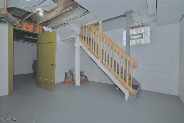 30 Pinehurst Avenue, Youngstown, OH 44512