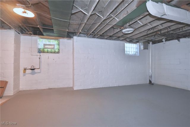 30 Pinehurst Avenue, Youngstown, OH 44512