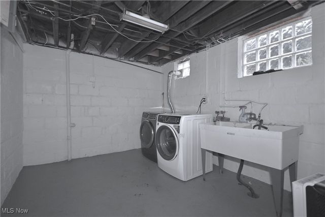 30 Pinehurst Avenue, Youngstown, OH 44512