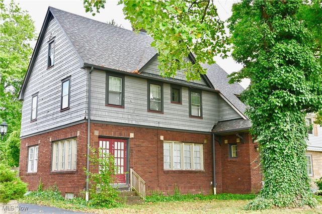 30 Pinehurst Avenue, Youngstown, OH 44512