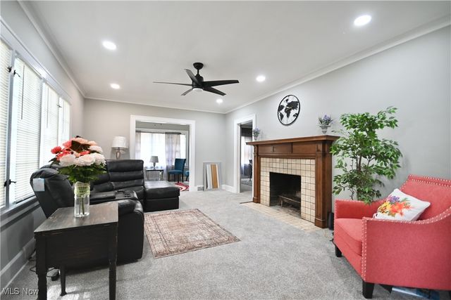 30 Pinehurst Avenue, Youngstown, OH 44512