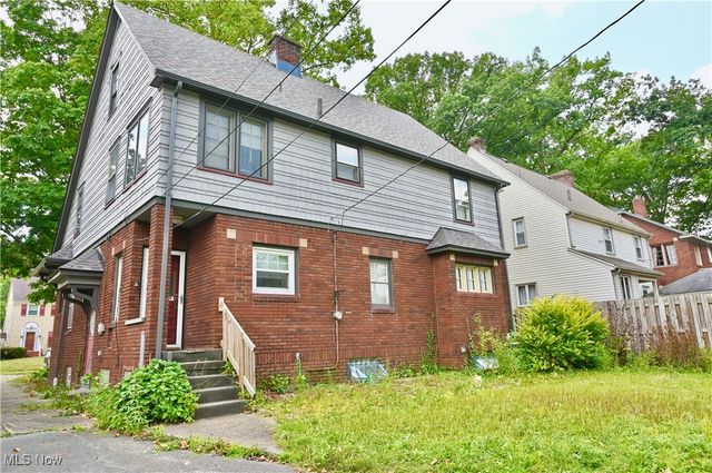 30 Pinehurst Avenue, Youngstown, OH 44512