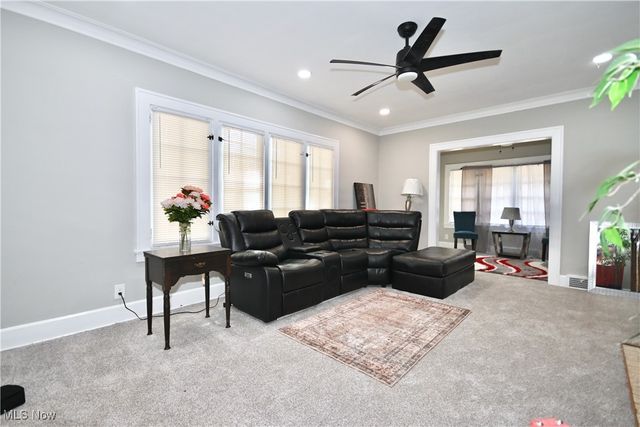 30 Pinehurst Avenue, Youngstown, OH 44512