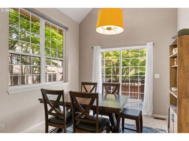 367 SPYGLASS Dr, Eugene, OR 97401