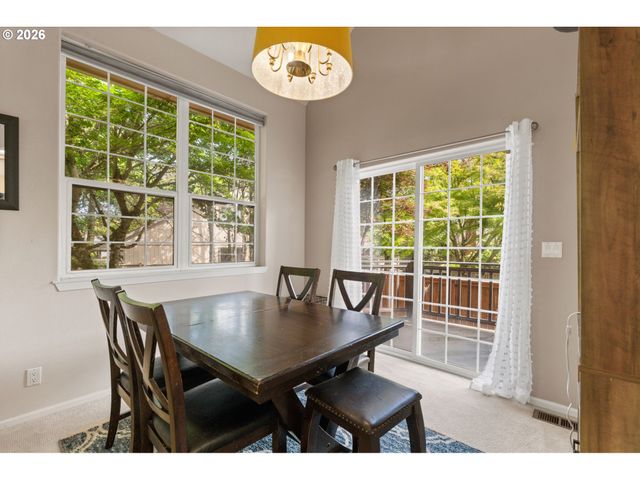 367 SPYGLASS Dr, Eugene, OR 97401
