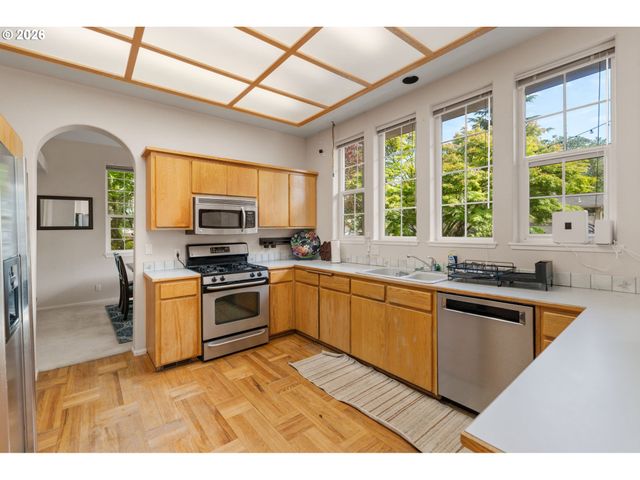 367 SPYGLASS Dr, Eugene, OR 97401