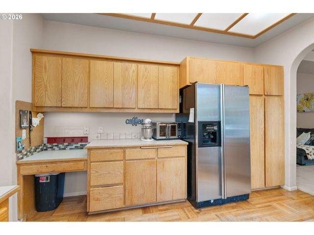 367 SPYGLASS Dr, Eugene, OR 97401