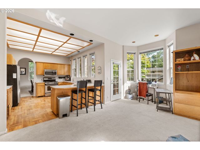 367 SPYGLASS Dr, Eugene, OR 97401