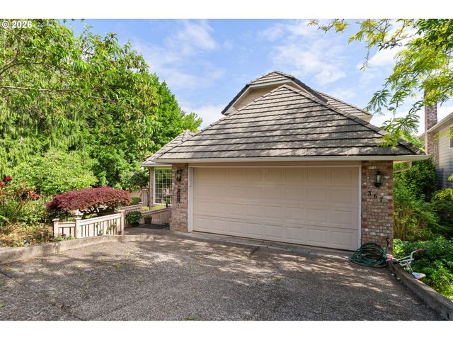 367 SPYGLASS Dr, Eugene, OR 97401
