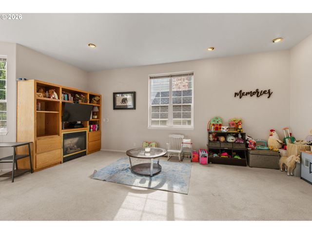 367 SPYGLASS Dr, Eugene, OR 97401